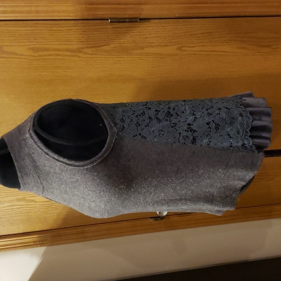 Moth grey lace back sleeveless mock neck top - Picture 1 of 8